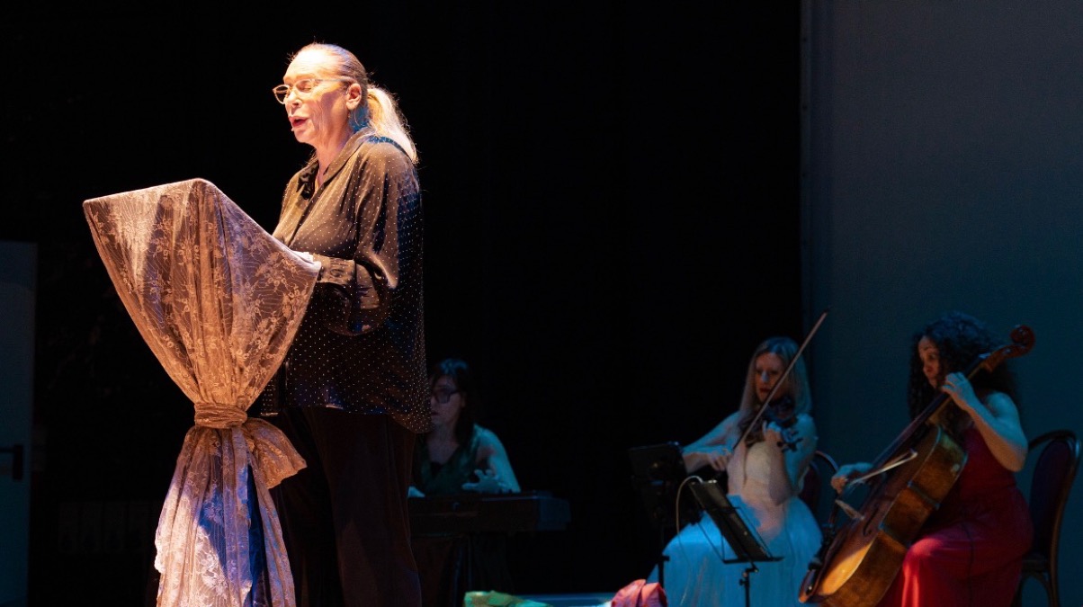 Barbara De Rossi incanta il pubblico con lo spettacolo “Made in Italy” - 