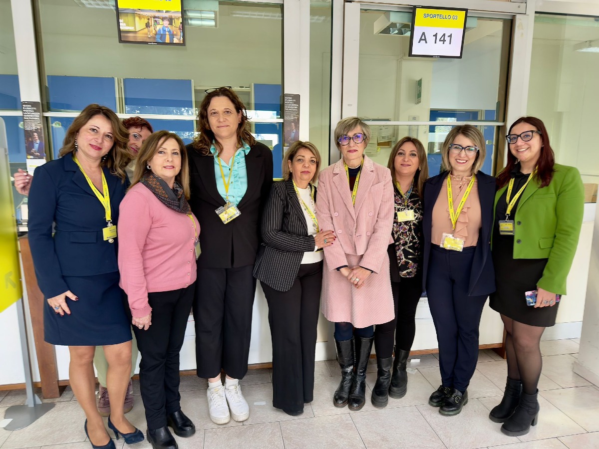 Poste Italiane, ufficio tutto al femminile a Crotone: otto mamme su nove - Foto: US Poste Italiane 