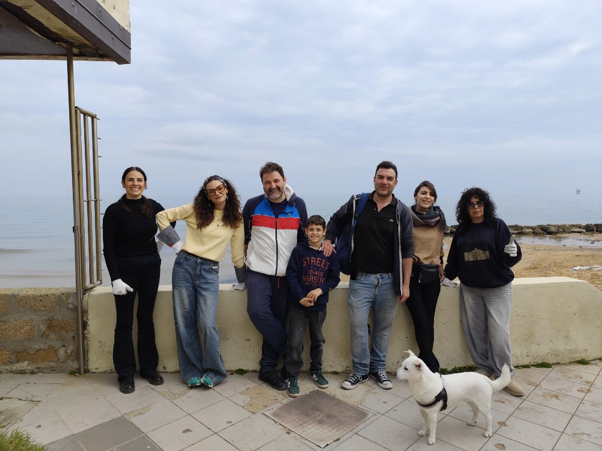 A Crotone volontari al lavoro nello stabile confiscato