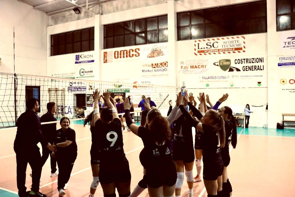 La Pallavolo Cutro vince contro Paola e vola ai playoff - Foto: Pallavolo LSC Scorte Tecniche Cutro 