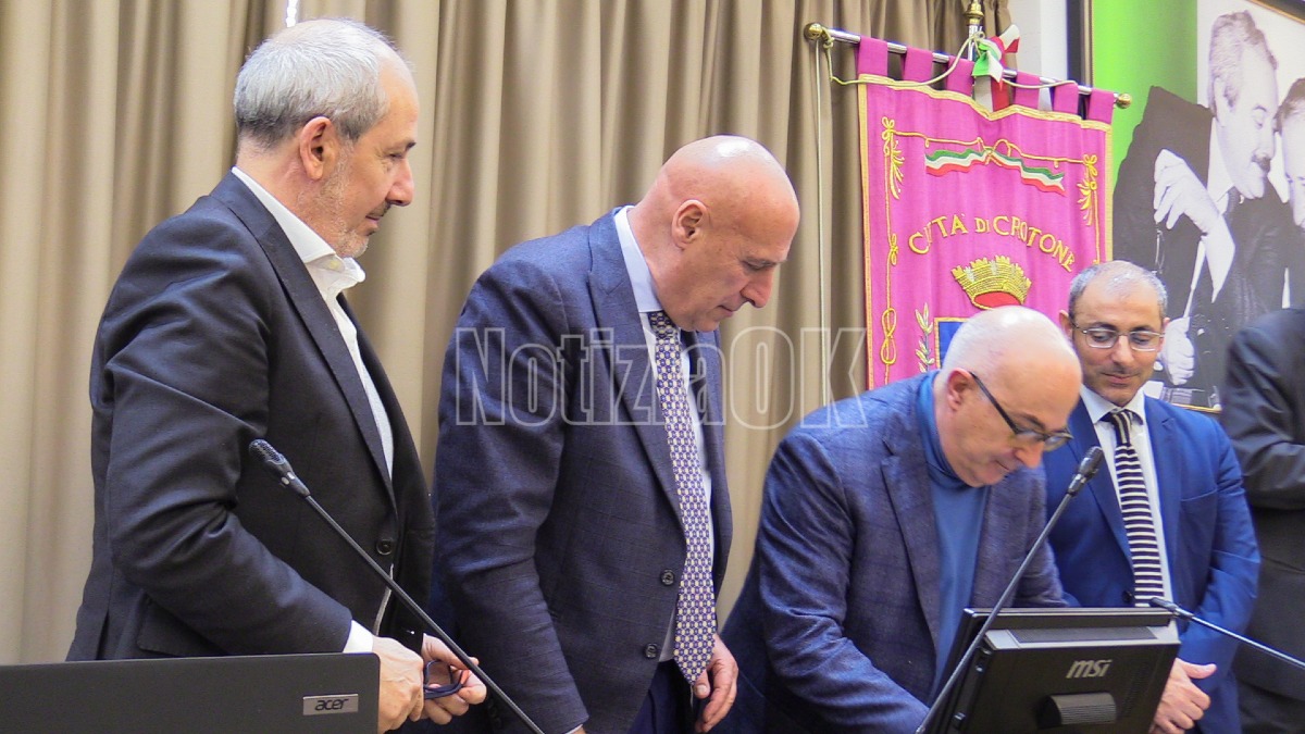 (VIDEO) Piscina olimpionica di Crotone, apertura il 23 marzo e primo evento il 29 - Foto Redazione