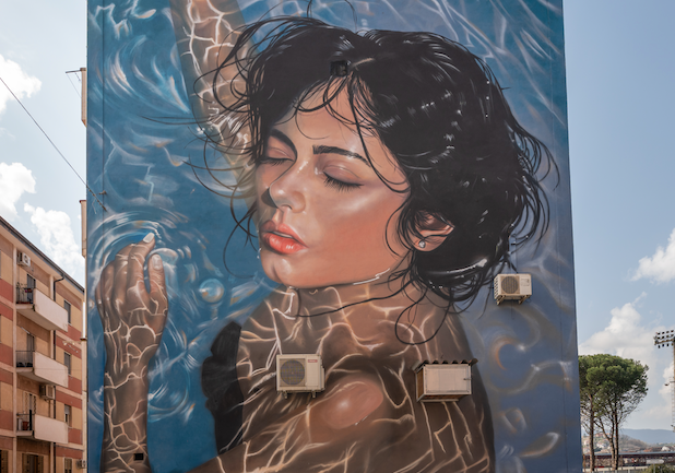 Cosenza - L'artista Mandioh firma un nuovo murale contro la violenza di genere - Foto: Ufficio stampa Gulìa Urbana