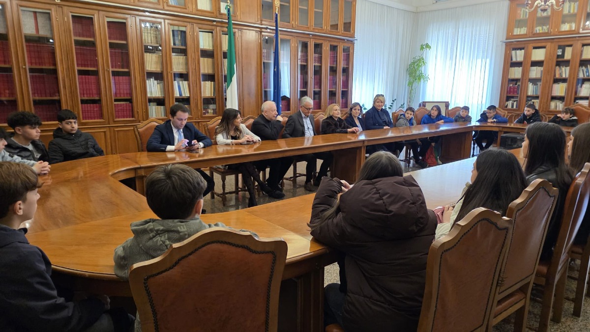 Studenti dell’I.C. Perri-Pitagora-Don Milani in visita alla Prefettura di Catanzaro - Foto: US Maria Scaramuzzino 