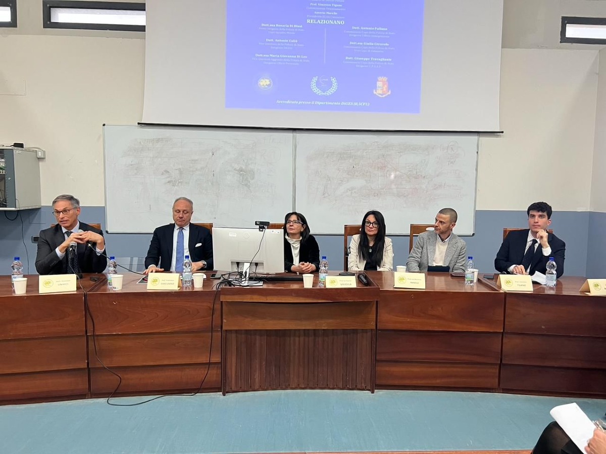 Catanzaro, all’Università Magna Graecia orientamento sui funzionari di Polizia - 