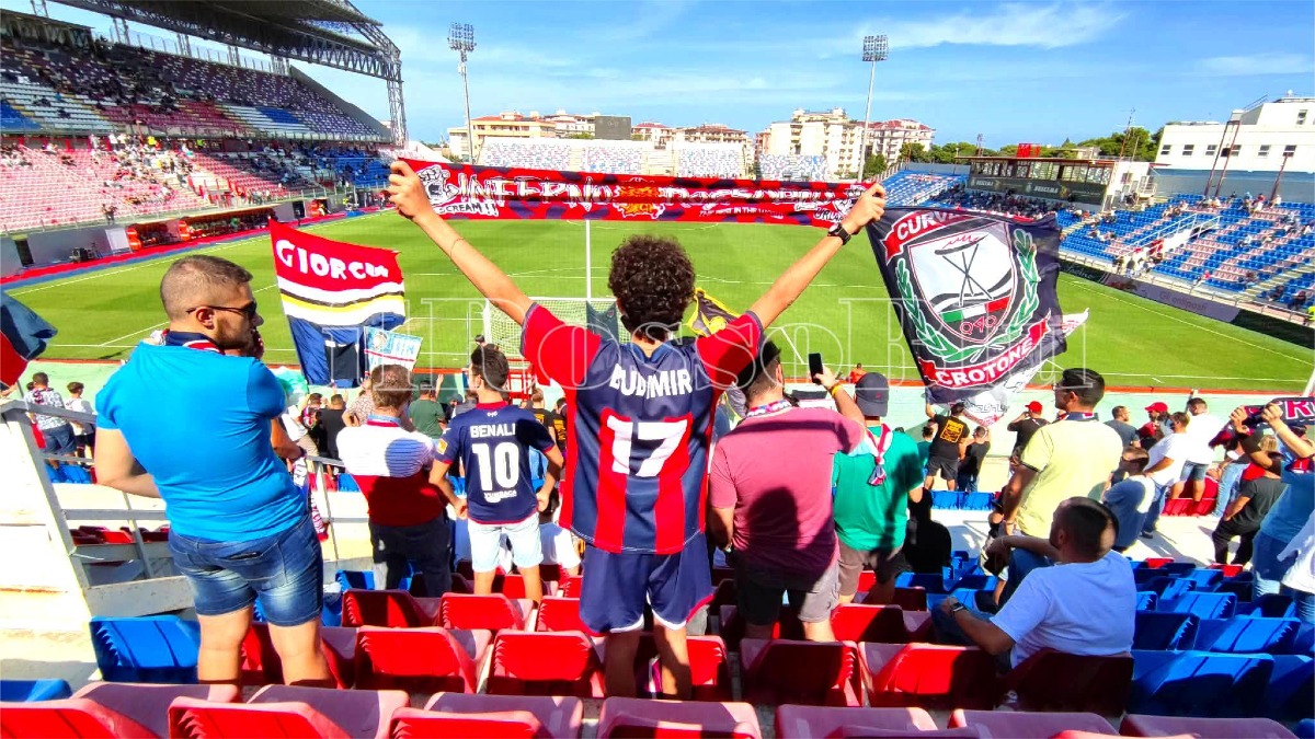 #CrotoneSalernitana | "Negozi chiusi", arrivano i tifosi ospiti e la città si prepara alla sfida - Foto: Redazione