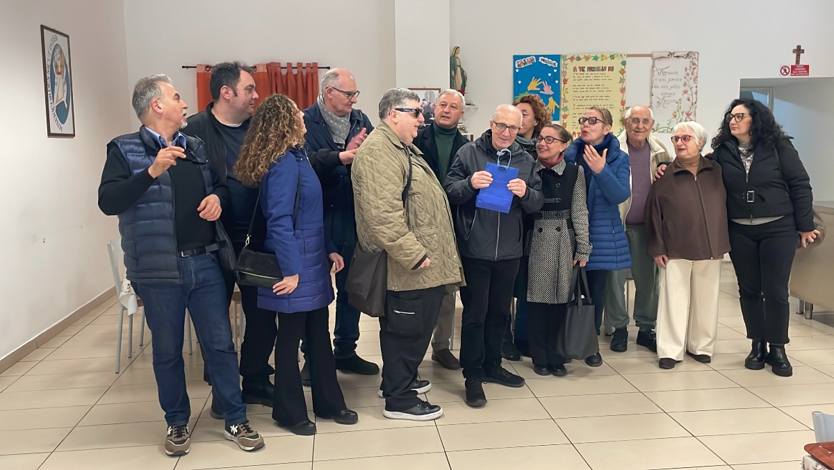 Applausi e solidarietà: i giornalisti per la mensa dei poveri - Foto: Redazione 