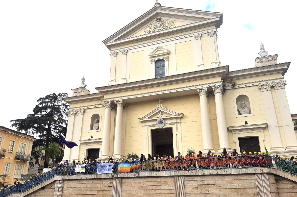 Lamezia, i bimbi dell’I.C. Perri–Pitagora–Don Milani sfilano per la pace - Foto US Maria Scaramuzzino