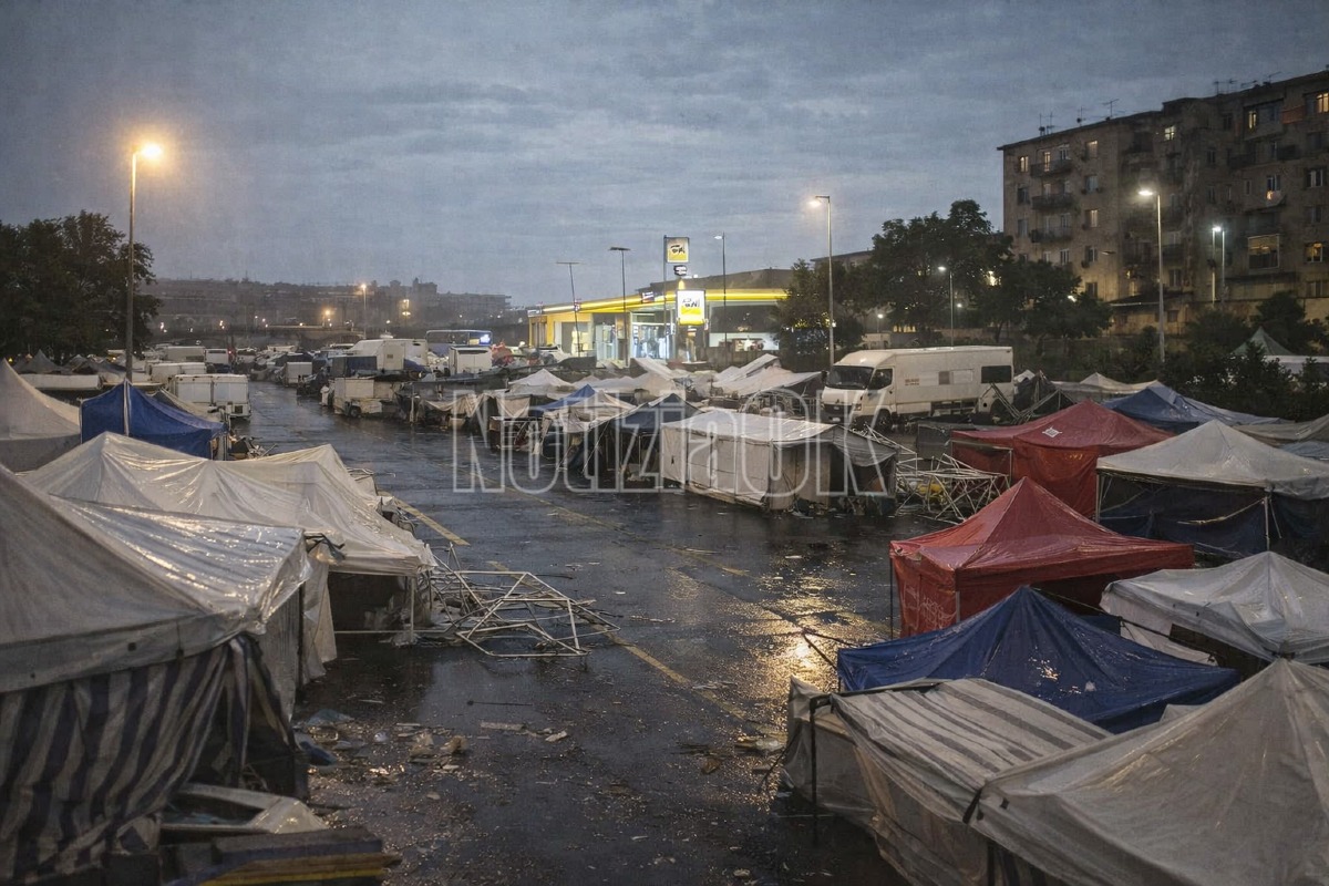 Maltempo improvviso a Cosenza: fiera nel caos, bancarelle distrutte dal vento - Foto: Redazione 