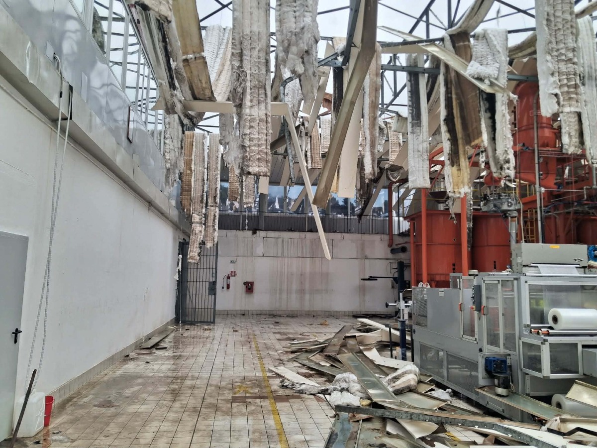 Maltempo in Calabria, danni ingenti alla torrefazione "Guglielmo" - Foto: Uff. Stampa Vigili del Fuoco di Catanzaro