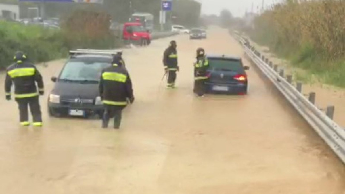 (VIDEO) Maltempo nel Cosentino, emergenza sulla fascia ionica - Foto US Vigili del fuoco cosenza