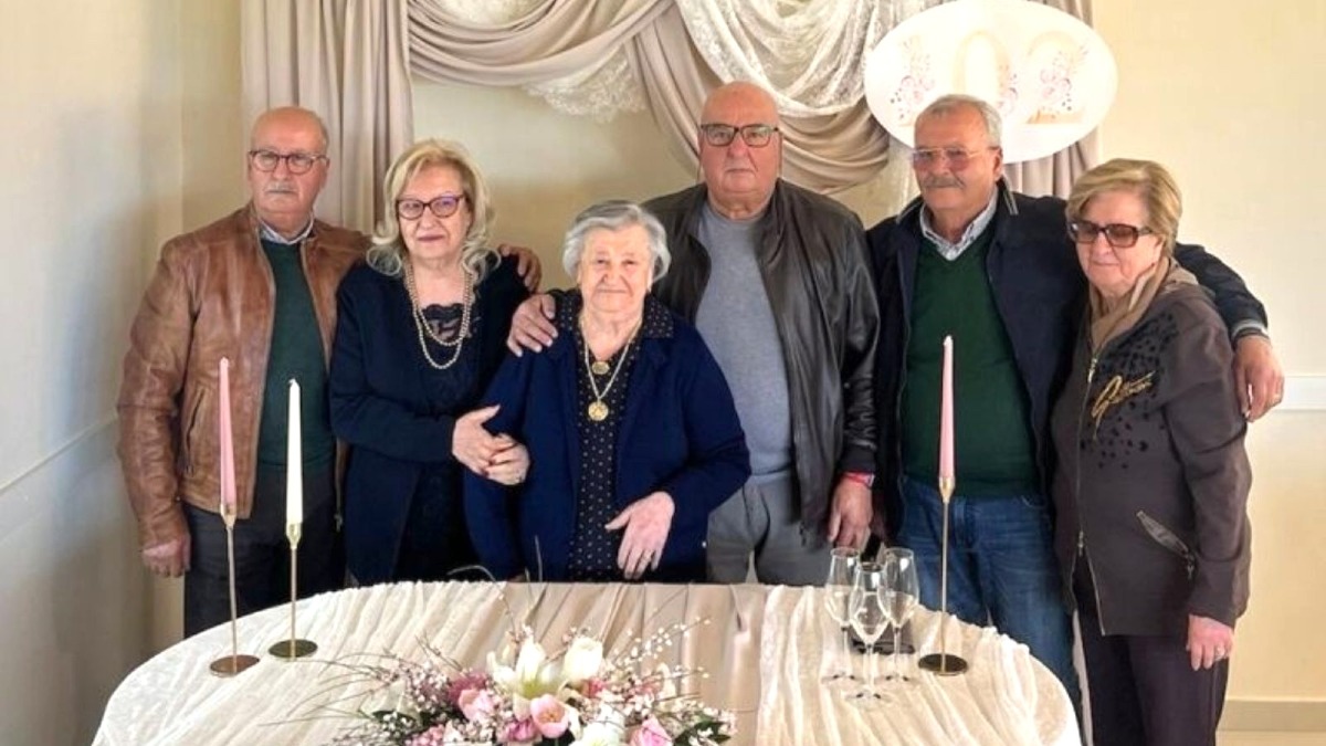 Paola - Festeggiati 102 anni con l’amore della propria famiglia - Foto US Comune di Paola 