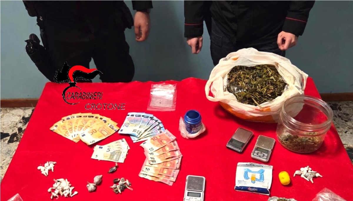 Droga nascosta nel camino: arrestato 22enne a Roccabernarda - Foto: US Carabinieri stazione Petilia Policastro