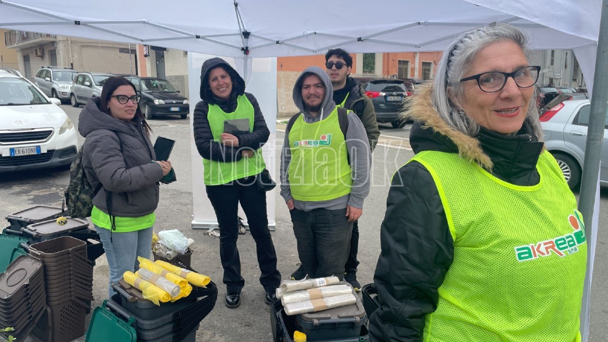 Crotone - Via Libertà, parte la rivoluzione dei rifiuti: consegna porta a porta e addio cassonetti - Foto: Redazione 