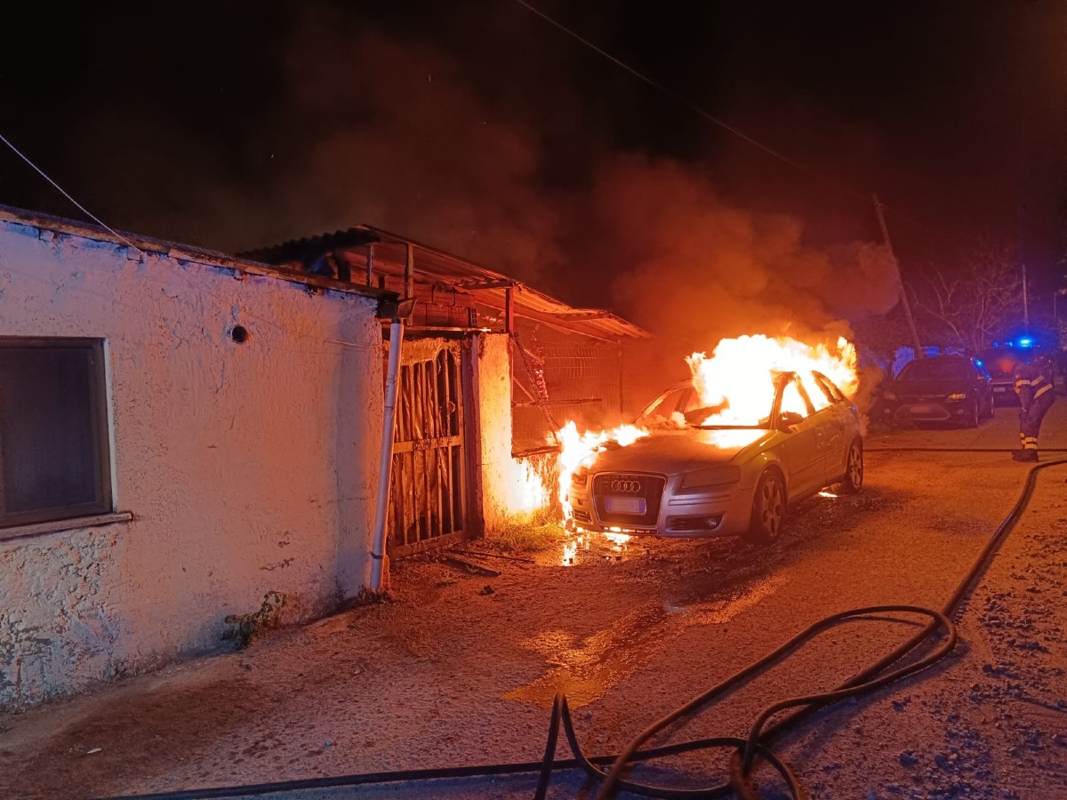 Incendio a Davoli Marina: intervento della Radiomobile di Soverato, salvata una Donna - Foto: Uff. Stampa Unarma