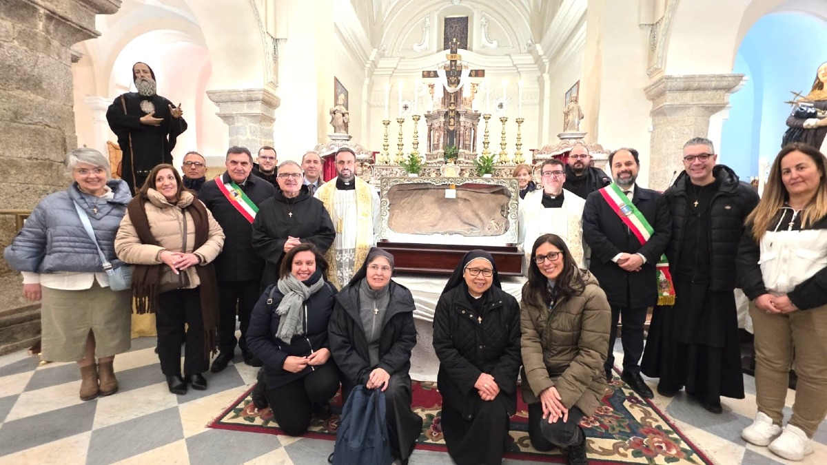 Il mantello di San Francesco arriva a Gasperina: Calabria in festa - 