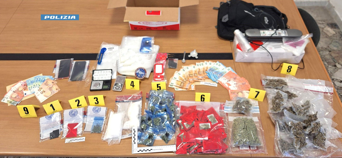 Paola - Donna arrestata con oltre 1 kg di droga pronta per lo spaccio “festivo” - Foto: Ufficio stampa Polizia di Stato di Paola