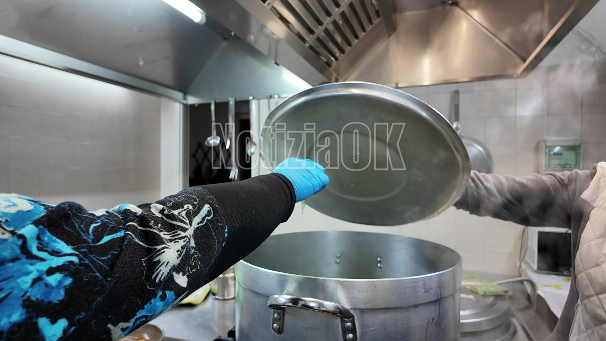 Crotone - Scuole e Rotaract insieme per una raccolta alimentare - Foto Redazione 