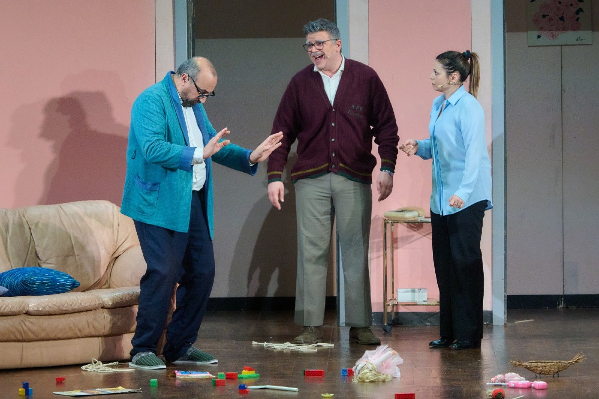 Il “Virus” di Nino Gemelli conquista Catanzaro tra comicità e identità culturale - Foto: Uff. Stampa Teatro Comunale di Catanzaro 