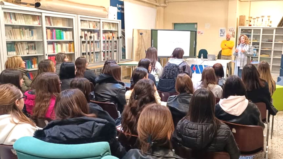 Avis Crotone nelle scuole: raccolte sangue e seminari tra i giovani - Foto Uff. Stampa Avis 