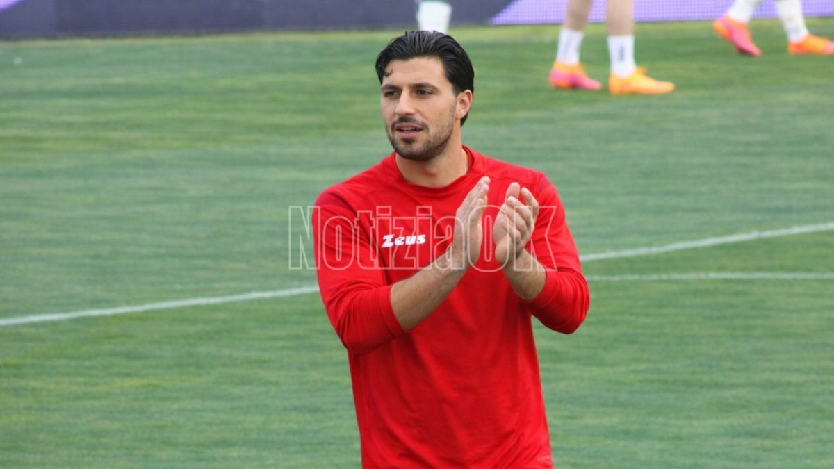 Crotone, Musso esempio di impegno: arriva la terza laurea - 