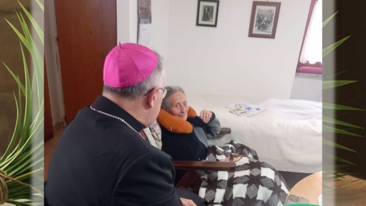 Domenica delle Palme - Il Vescovo di Crotone tra visita alle persone e Messa: Cristo resta fedele - Foto Arcidiocesi di Crotone-Santa Severina 