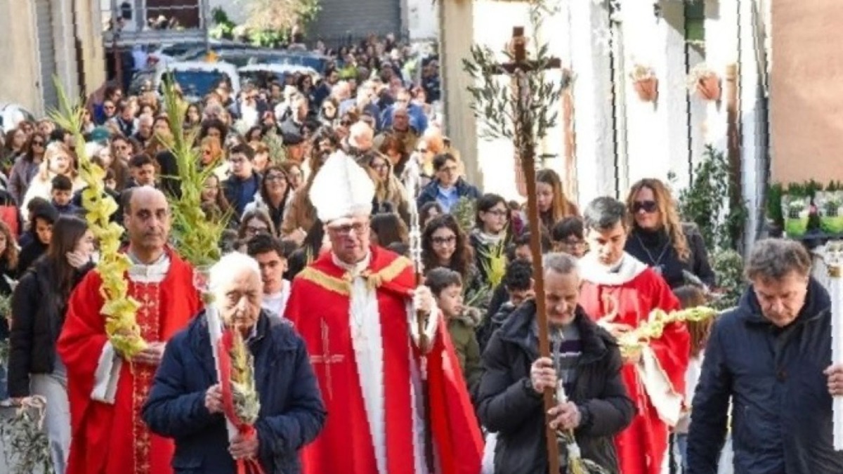 San Mauro Marchesato, il Vescovo nelle Domenica delle Palme: "Preparare la Pasqua è scelta vera"