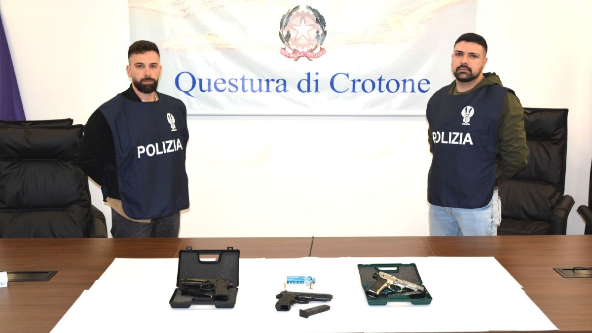 Crotone, spari davanti a una scuola: quattro giovani fermati dalla Polizia - Foto Uff. Stampa Questura di Crotone 