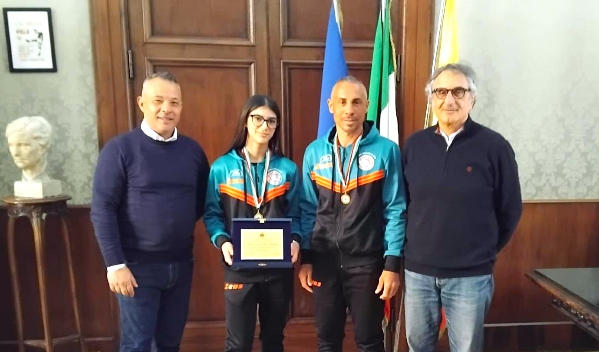 Catanzaro - Gaia Gualtieri premiata in Comune dopo il successo al Trofeo “Mura” - Foto Uff. Stampa Comune di Catanzaro 