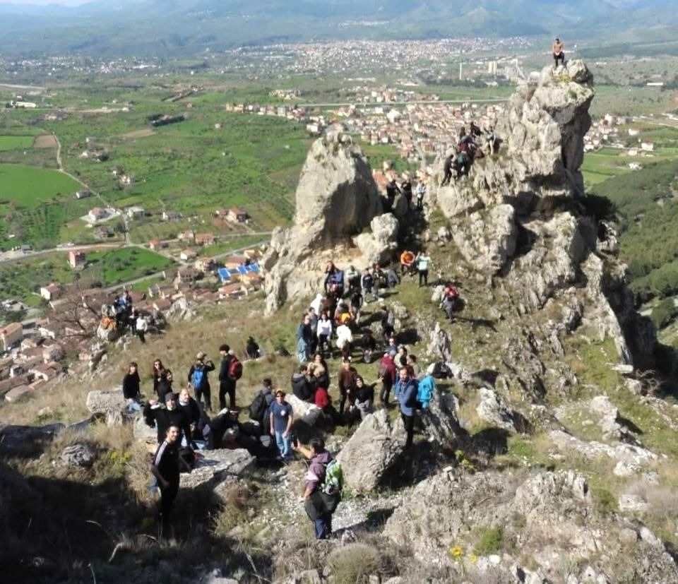 Frascineto, boom di presenze sui sentieri: giovani da 18 Paesi alla scoperta delle Piccole Dolomiti - Foto: Uff. Stampa Comune di Fascineto