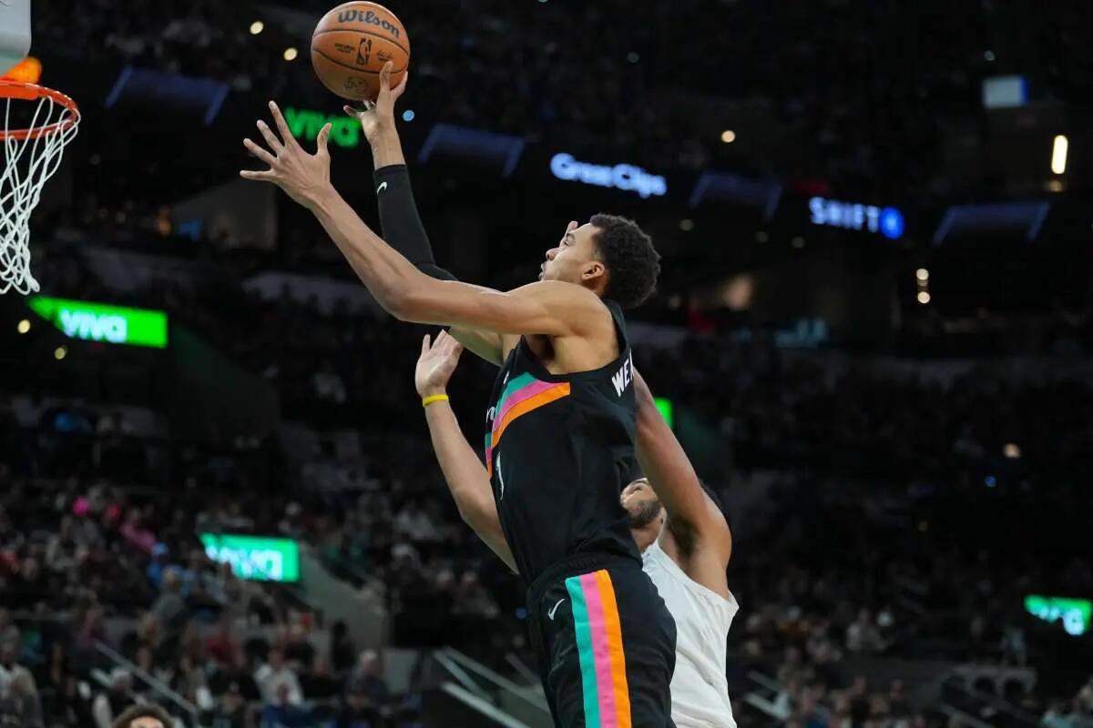 Ottava vittoria di fila degli Spurs, Bucks fuori dalla post-season - 