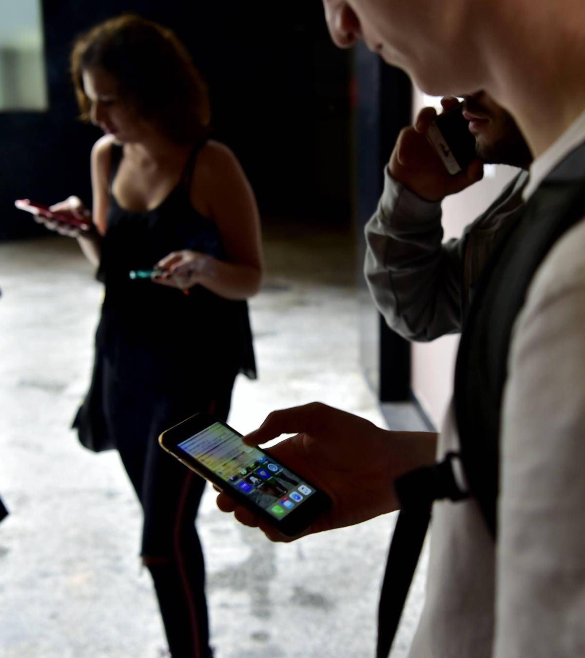 Gen Z e la "telefobia". Ecco perché oggi si preferiscono i messaggi alle chiamate - 