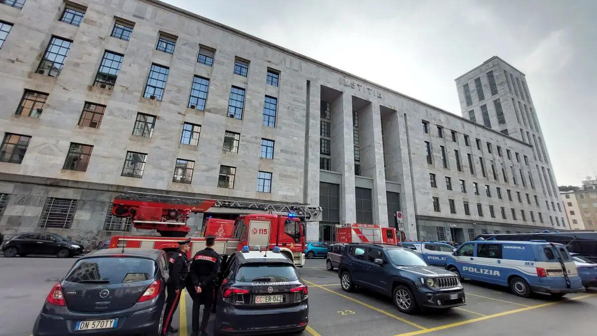 Allarme bomba al Palazzo di Giustizia di Milano - 
