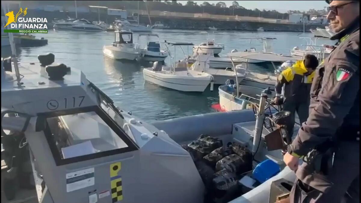 Sequestrati al porto di Gioia Tauro 400 kg di cocaina in tre operazioni della Guardia di Finanza - 