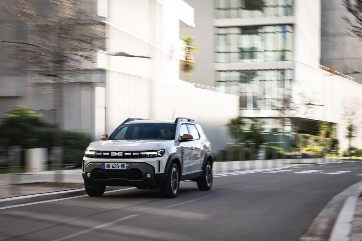 Dacia Duster, design robusto e sostenibile per il SUV icona europea - 