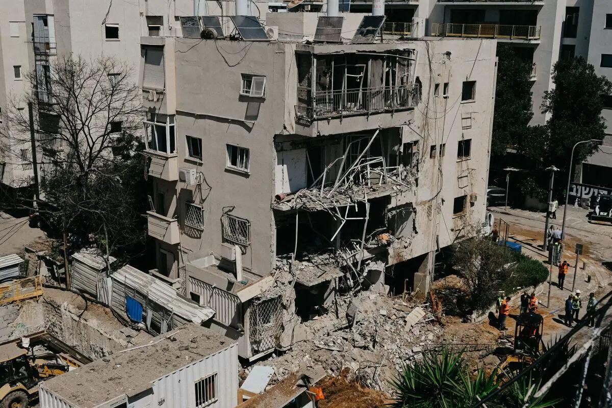 Ondata di missili balistici dall’Iran contro Israele, sei feriti - 