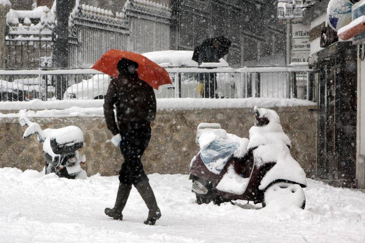 Maltempo oggi sull'Italia, vento piogge e neve in collina: allerta rossa in Abruzzo e arancione in tre regioni - 