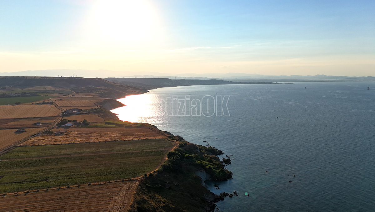 Crotone, volontari in azione a Capo Colonna per il cleanup ambientale - Foto: Redazione