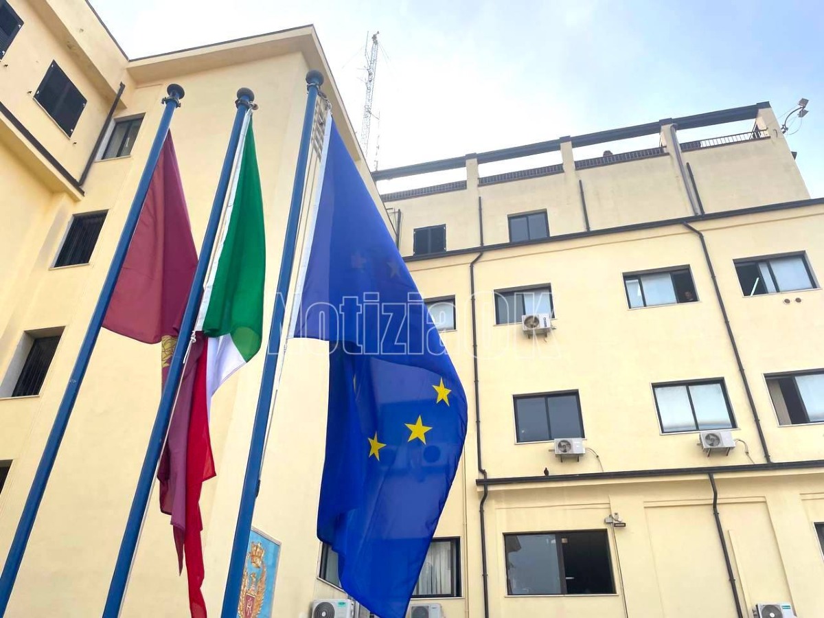 Crotone, il giovane Abdul trova un portafoglio e lo consegna alla Polizia - Foto: Redazione 