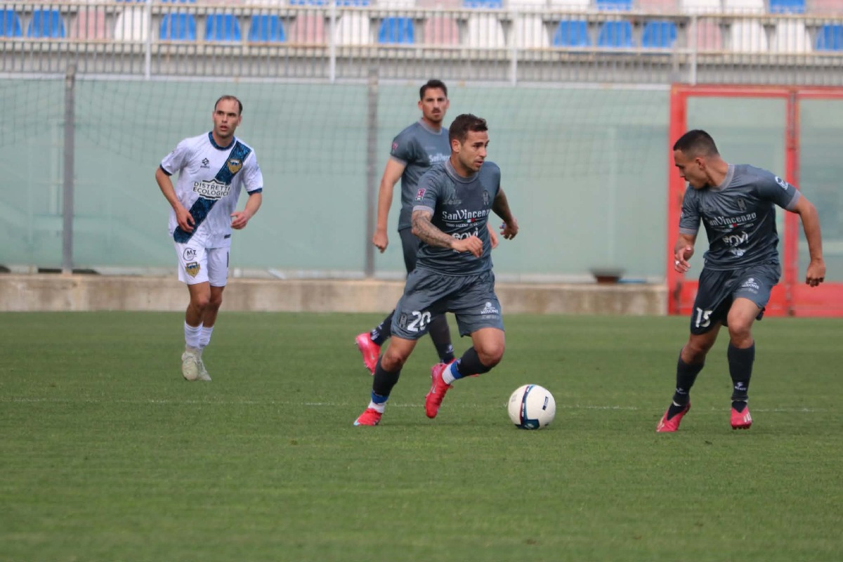Ultimi 90 minuti: Crotone ai playoff con slancio, il Latina si gioca tutto per la salvezza - Foto: Redazione 