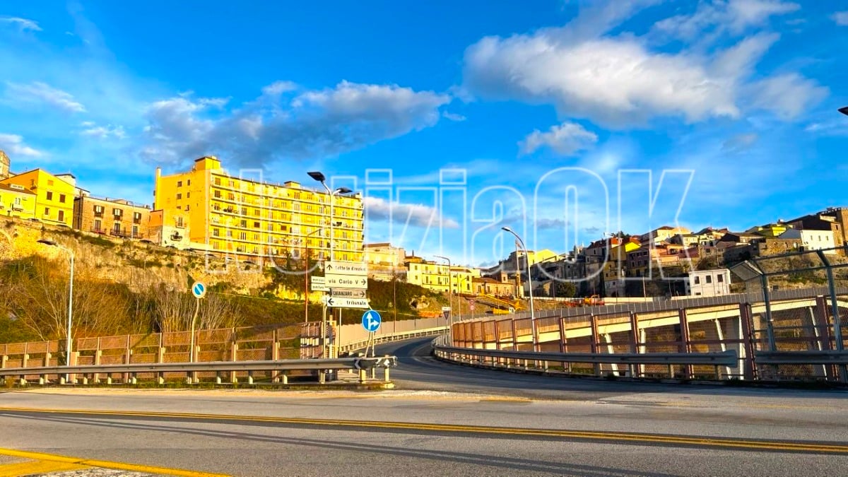 Lavori notturni su Viale De Filippis: modifiche alla viabilità a Catanzaro - Foto: Redazione
