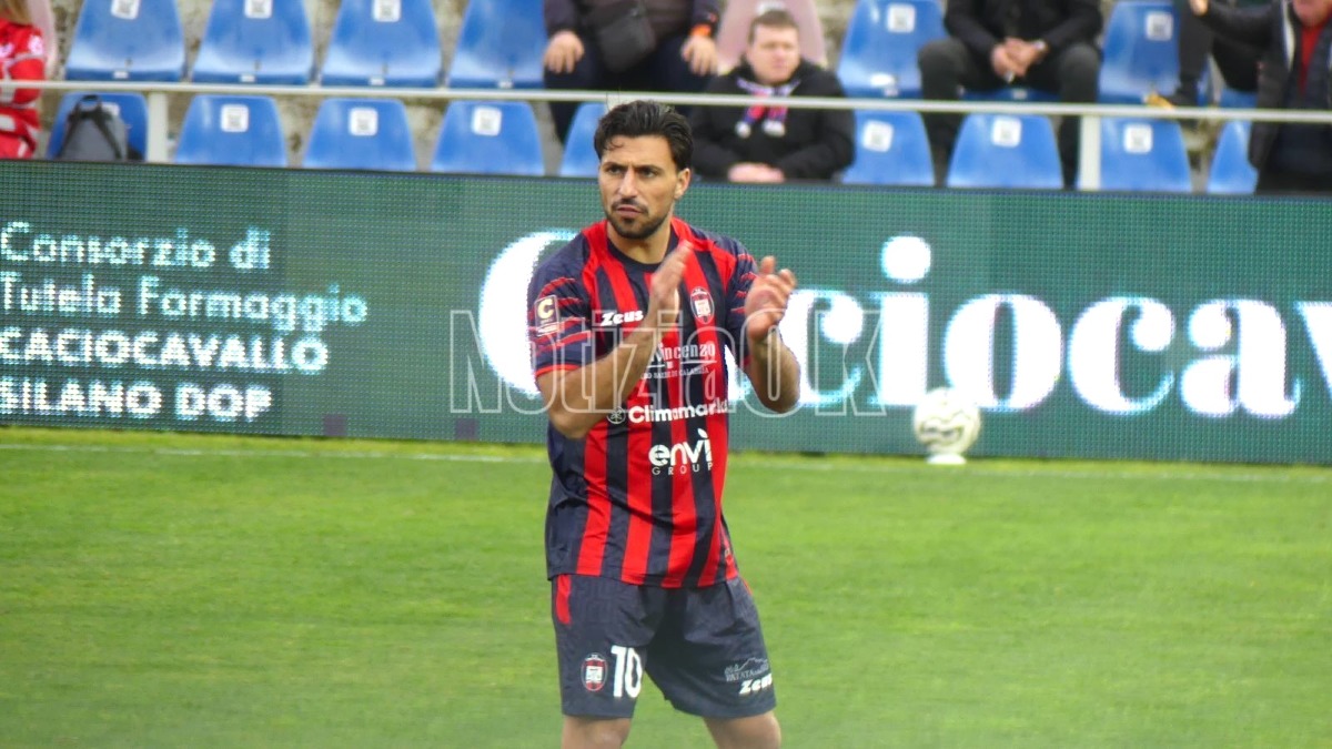 Casarano-Crotone 1-2, Musso da tre punti: gol e vittoria nel finale  - 