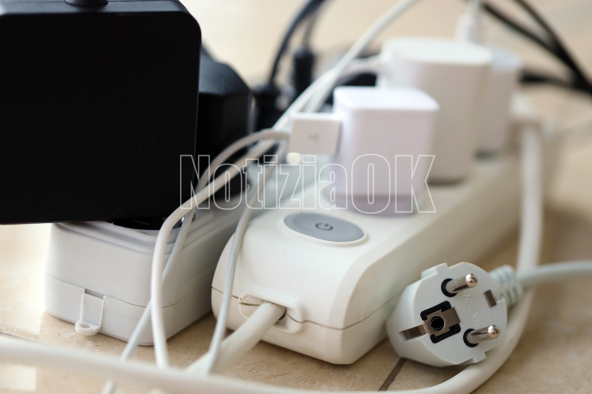 Codacons boccia il decreto bollette: “Misure superate e insufficienti”