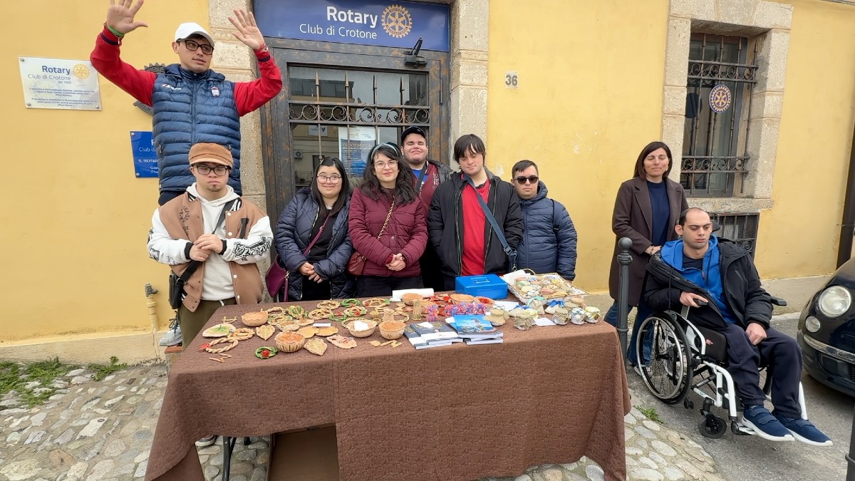 (VIDEO) Crotone, croceristi tra centro e Castello Carlo V: turismo e inclusione - 