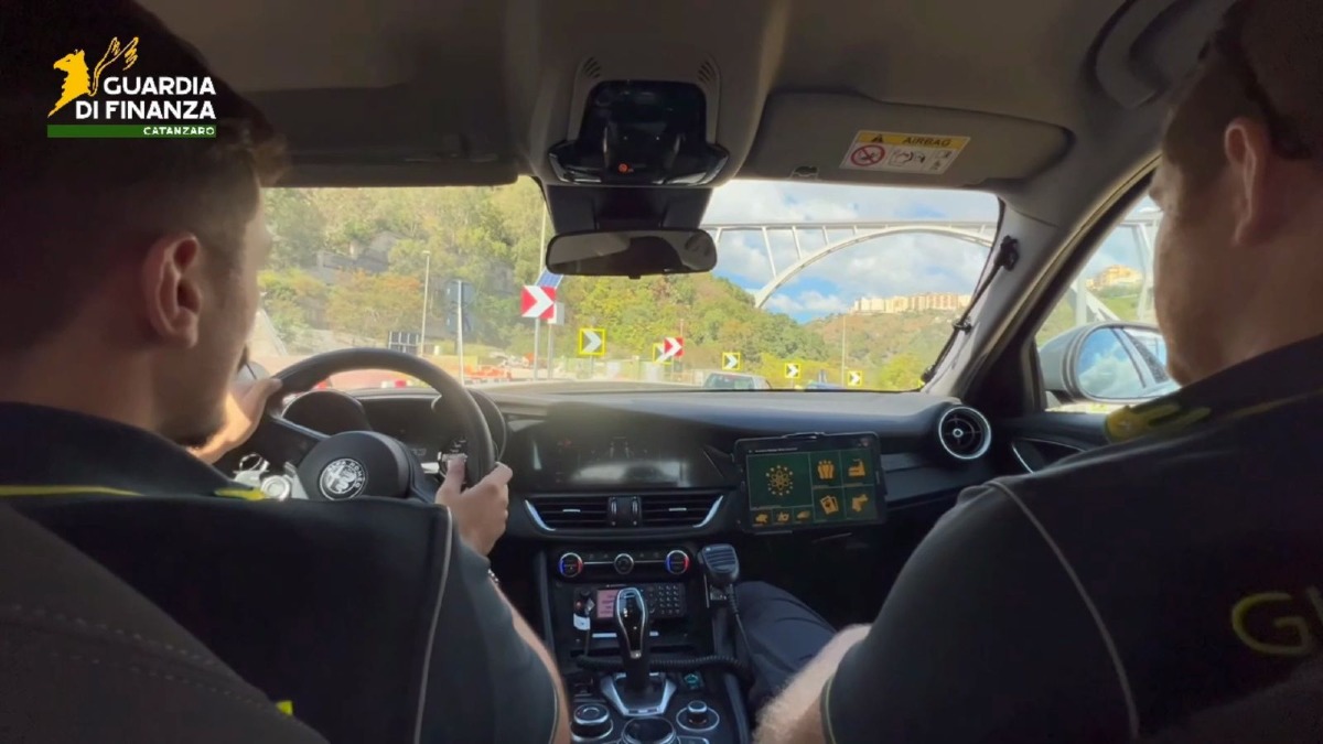 (VIDEO) Corte dei conti, ricorso per il dissesto di Decollatura: 8 nel mirino - Foto Uff. Stampa Guardia di Finanza 