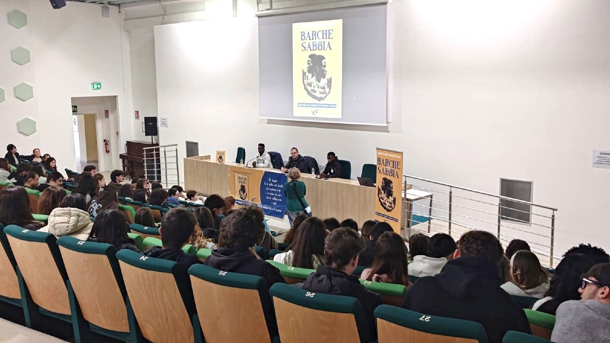 Dal deserto alle aule: “Barche di sabbia” accende il confronto nelle scuole italiane - Foto:  Foto Uff. Stampa Expressiva comunicazioni