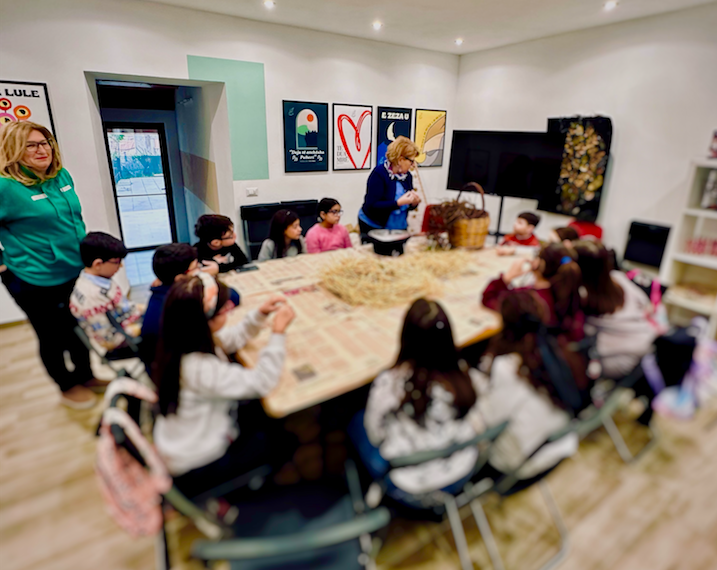 Pallagorio, i bambini scoprono le piante tintorie e le uova rosse arbëreshë - Foto: Uff. Stampa Fili Meridiani