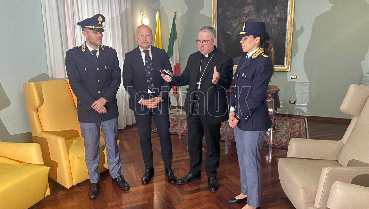 Crotone - L’olio di Capaci arriva in Curia, legalità che nasce dall’ascolto - Foto: Redazione 