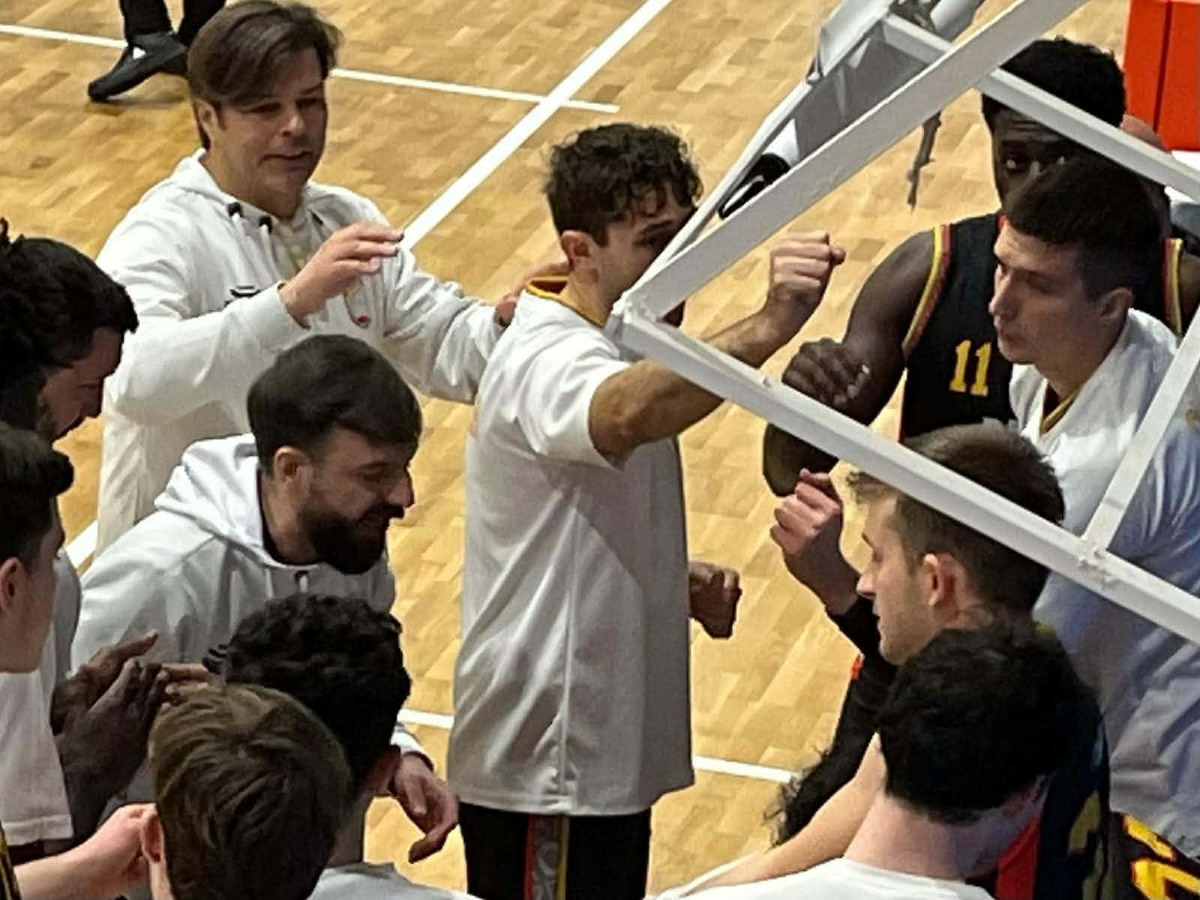 L'Academy di Catanzaro vola verso la vittoria contro il Monopoli - Foto: Uff. Stampa Academy Basket Catanzaro