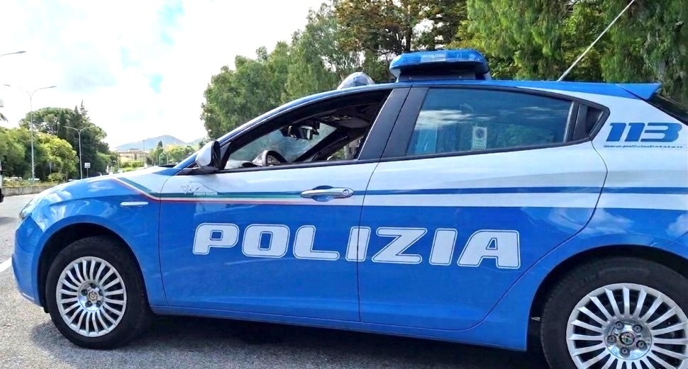  Crotone, droga e armi: arrestato in centro dalla Polizia di Stato - Foto Uff. Stampa Questura di Crotone