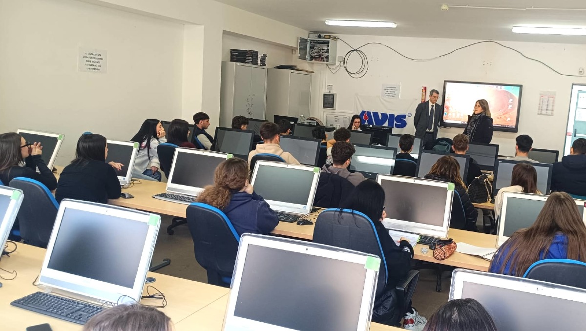 Crotone, Avis nelle scuole: seminario su dipendenze e stili di vita - Foto Uff. Stampa Avis 